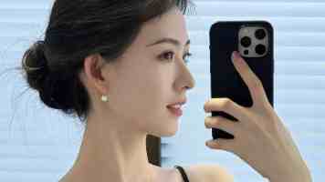 美女咬小头头 - 爆火背后的社交心理与解压逻辑